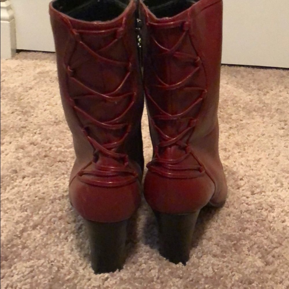 Red boots - Picture 3 of 4